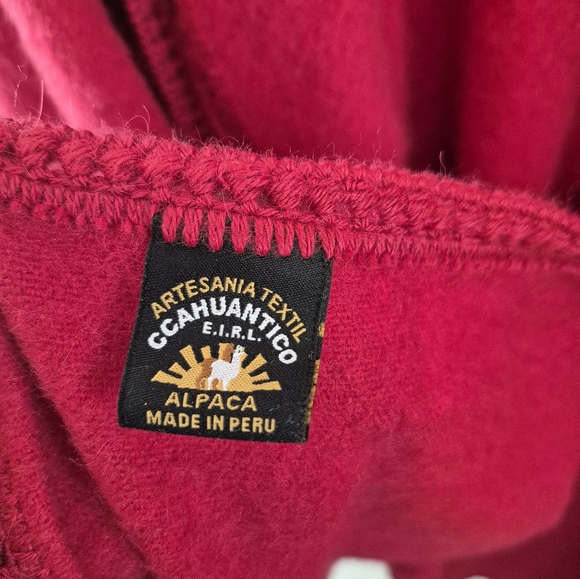 Alpaca Wool Cape In Red, Made In Peru - Picture 8 of 8